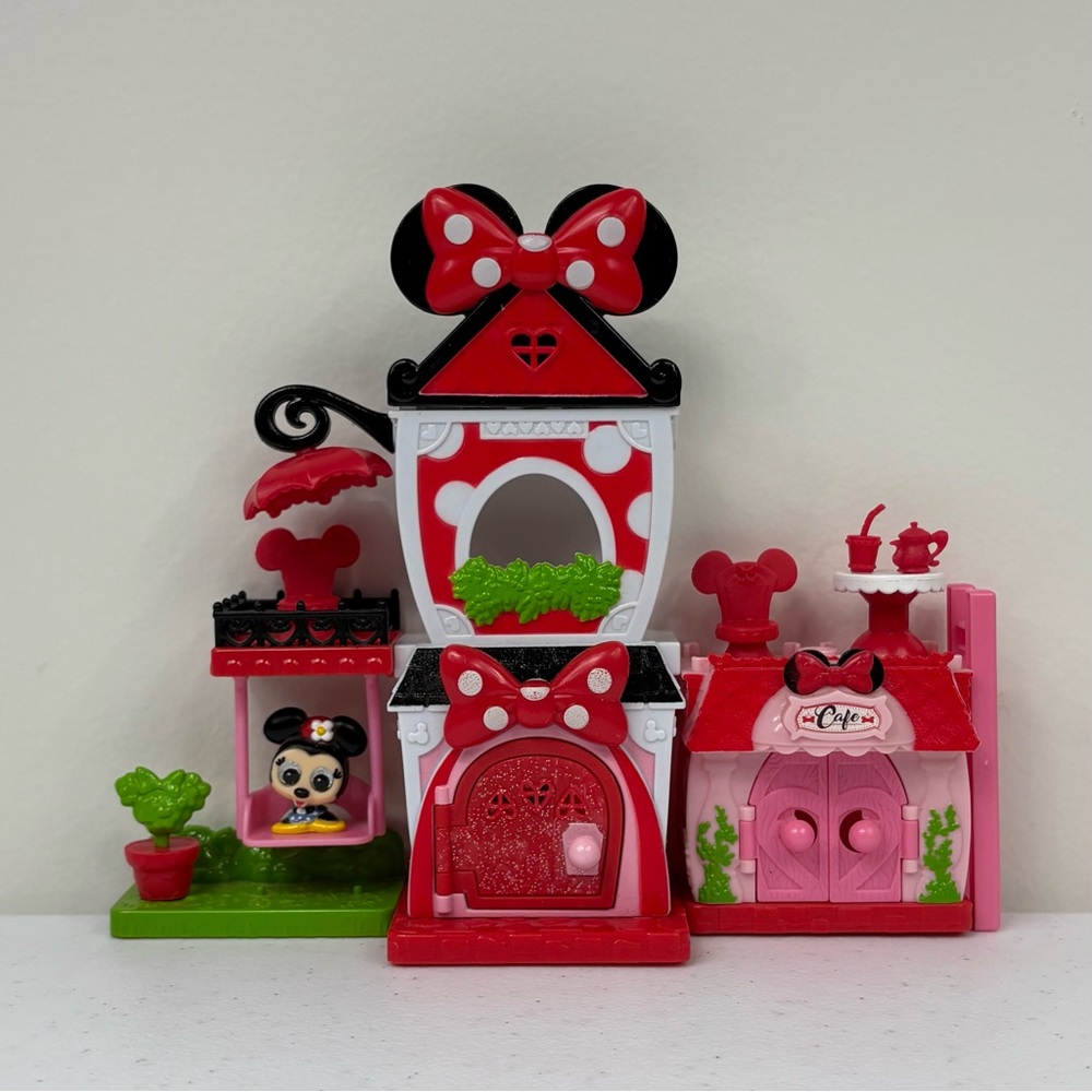 Disney Doorables Minnie’s Sweet Cafe Playset With Accessories & Figure COMPLETE